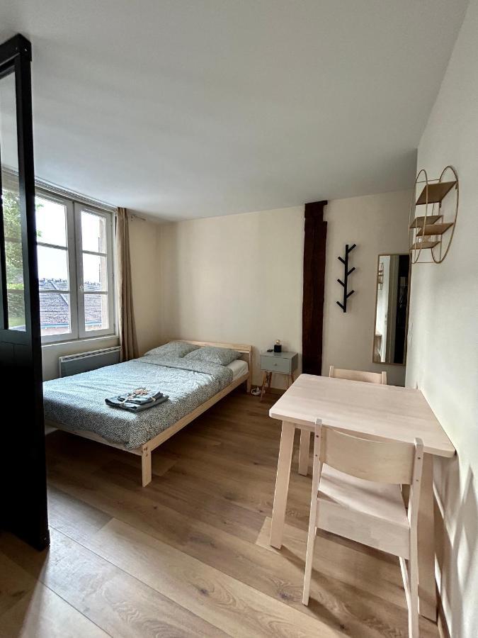 Appartement Bords De L'Eure Charmant Studio Шартр Экстерьер фото